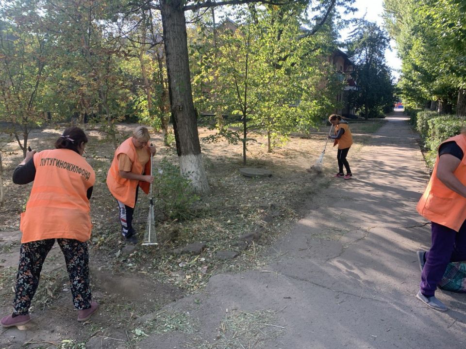 Евгений Бондарь: В Лутугинском муниципальном округе стартовал Всероссийский субботник «Зеленая Россия»