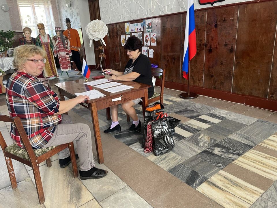 Депутат Совета городского округа города Брянка Лина Спесивцева провела приём граждан