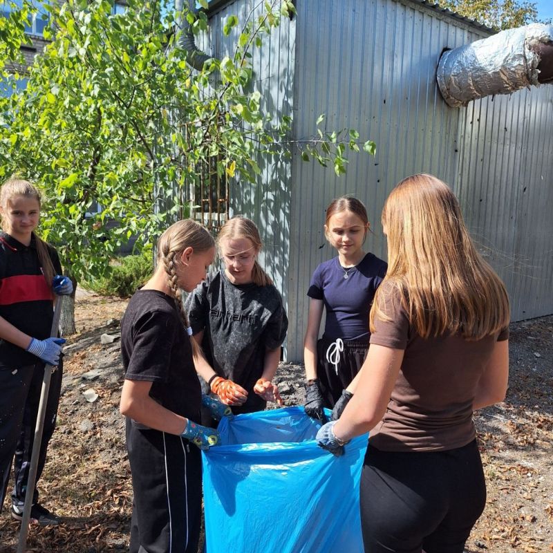 Лутугинская школа №2 приняла активное участие во Всероссийском экологическом субботнике «Зеленая Россия»