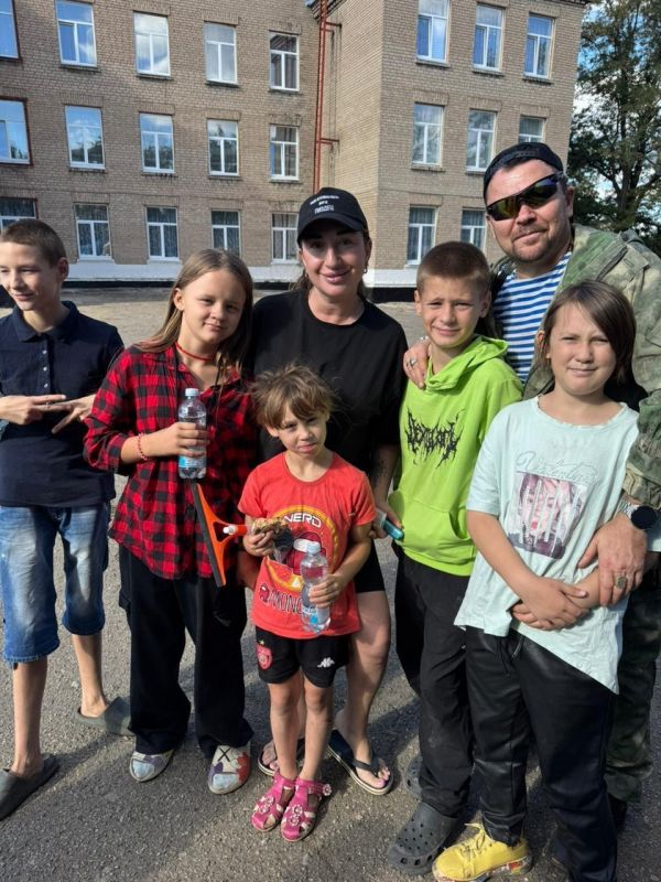 Волонтеры из Ленинградской области помогают школе-интернату в Стаханове