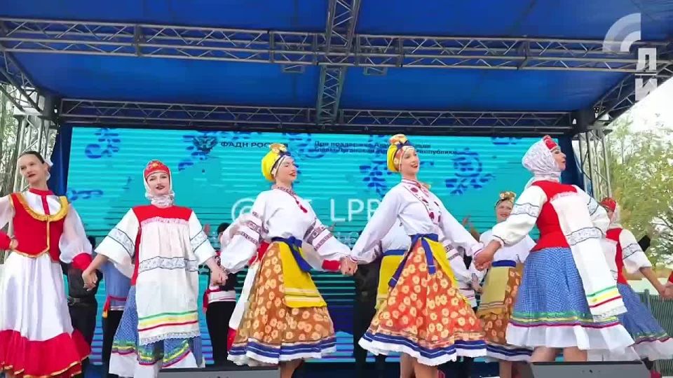 Семейный фестиваль дружбы народов в Луганске объединил представителей национально-культурных обществ ЛНР, Москвы и Ростовской области