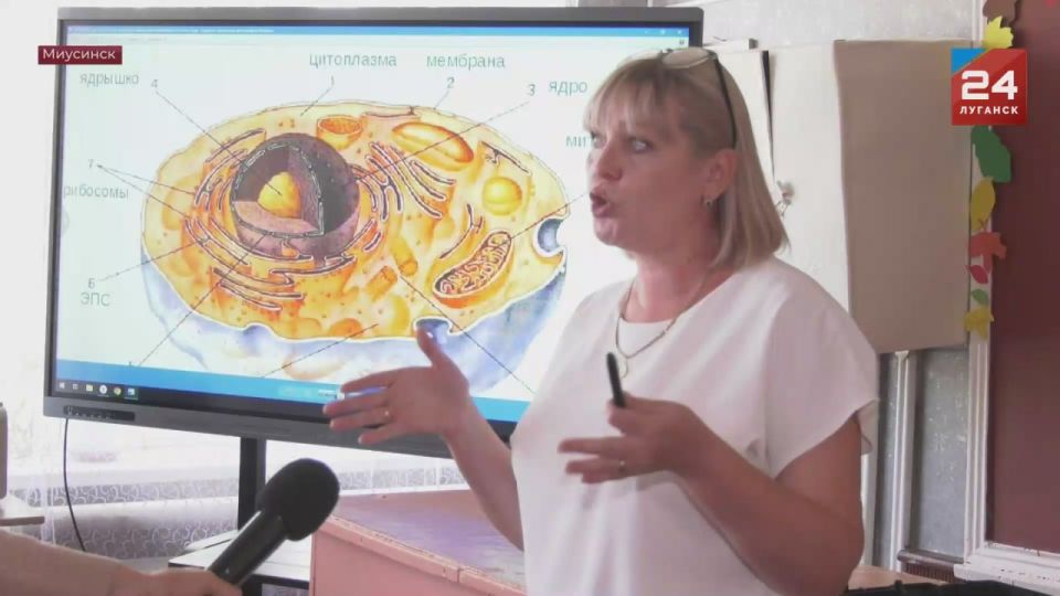 5 школ Красного Луча получили новое оборудование и мебель