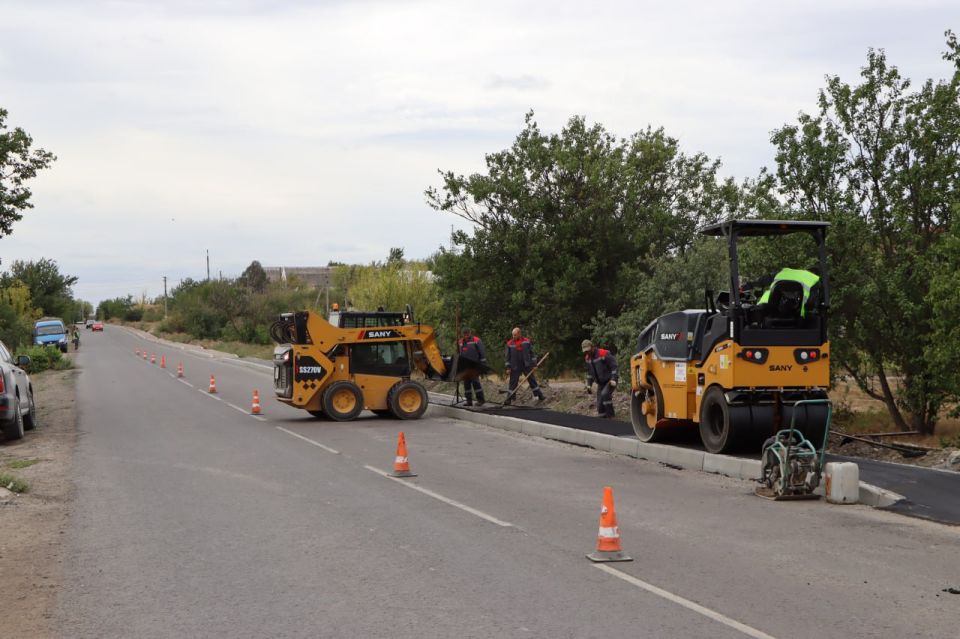 Евгений Бондарь: Совместно с Министром инфраструктуры и транспорта ЛНР Альбертом Апшевым оценил ход выполняемых в муниципалитете дорожных работ