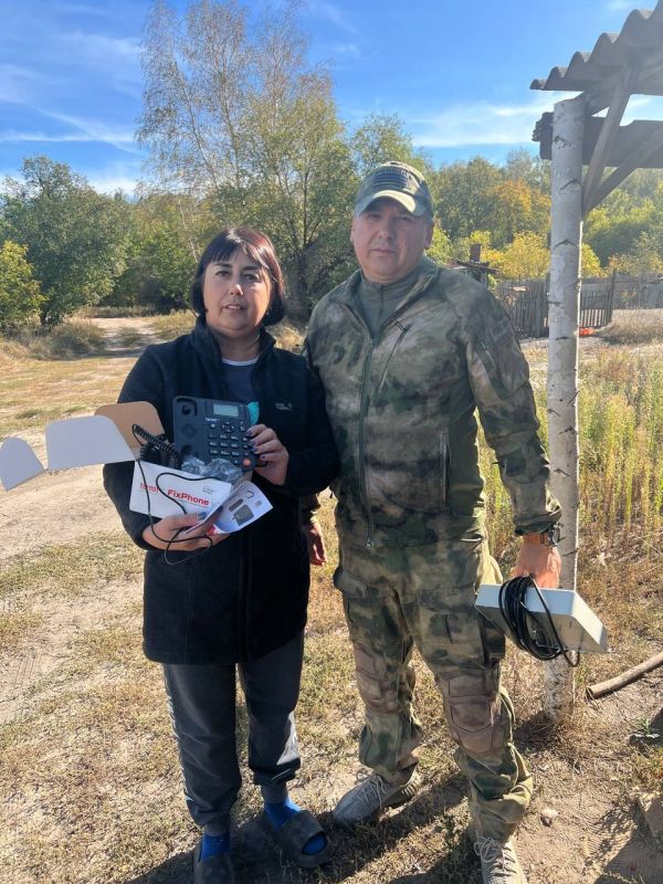 «Эстафета добрых дел». Муниципальный депутат партии «ЕДИНАЯ РОССИЯ», первичное отделение №4 Андрей Скрипник по обращению и просьбе граждан с. Житловка Кременского МО, приобрел и передал для жителей средство связи