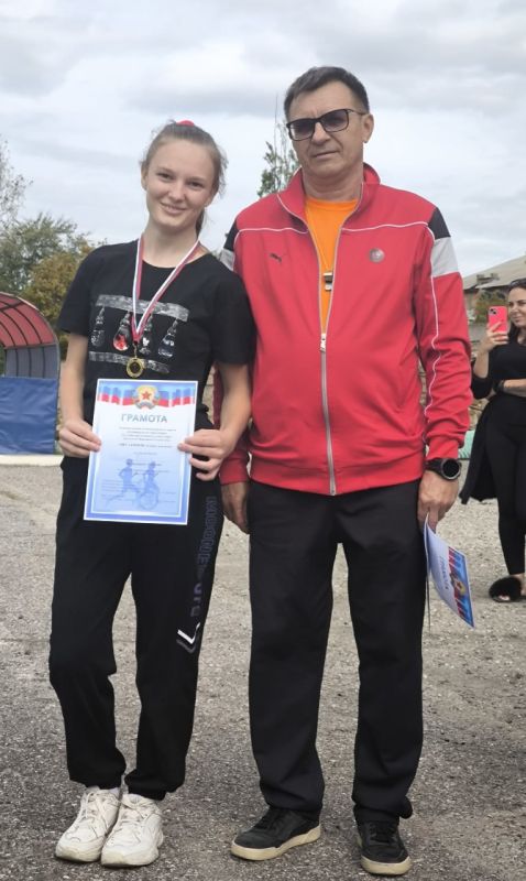 В Лутугино прошел легкоатлетический забег «Золотая осень» посвященный Всероссийскому дню бега «Кросс нации»