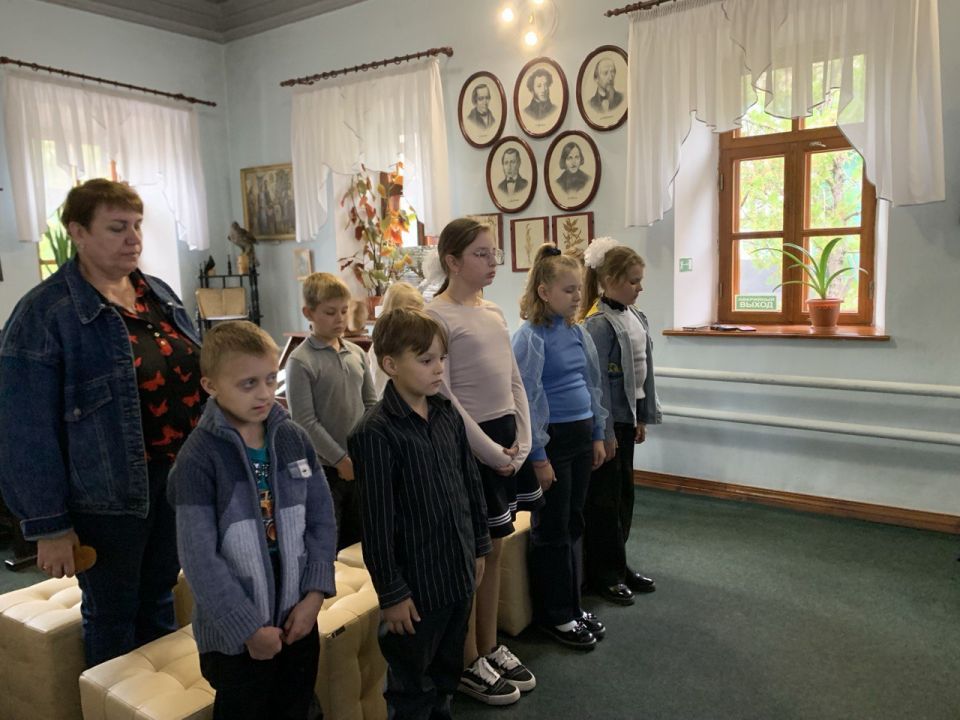 В Мемориальном музее Бориса Гринченко для учащихся младшего школьного возраста Алексеевской гимназии прошел час памяти «Юные герои войны», посвященный детям и подросткам, сражавшимся с фашизмом в годы Великой Отечественной...