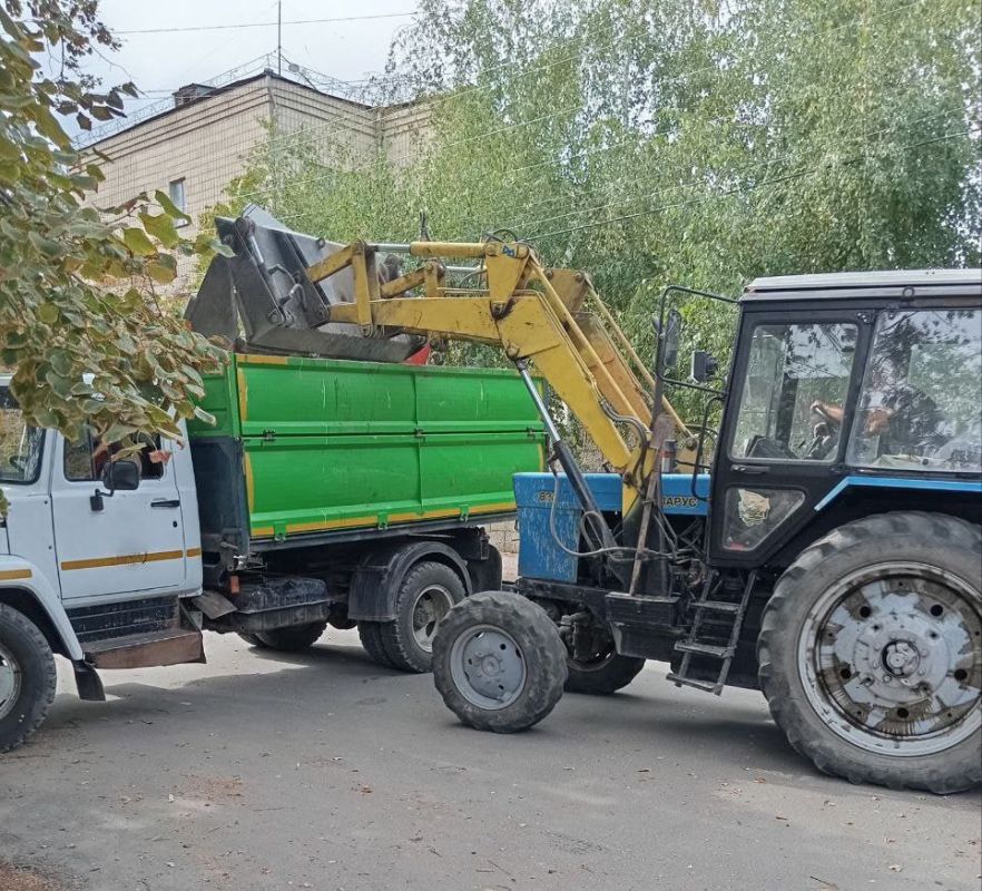 В рамках контроля за состоянием чистоты и благоустройства территории Старобельского муниципального округа Глава округа Владимир Чернев уделяет особое внимание работе коммунальных служб
