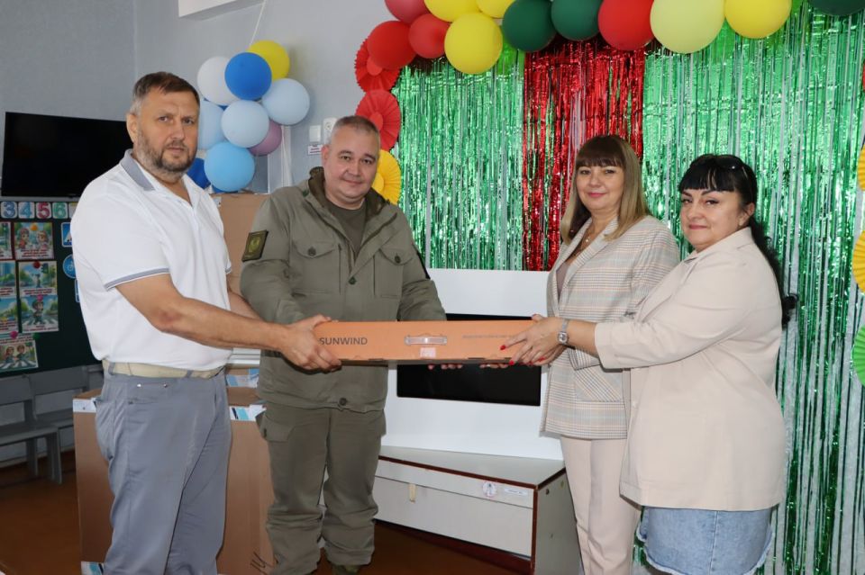 Евгений Бондарь: В Лутугинский учебно-воспитательный комплекс «Журавлик» передано оборудование для логопедического кабинета