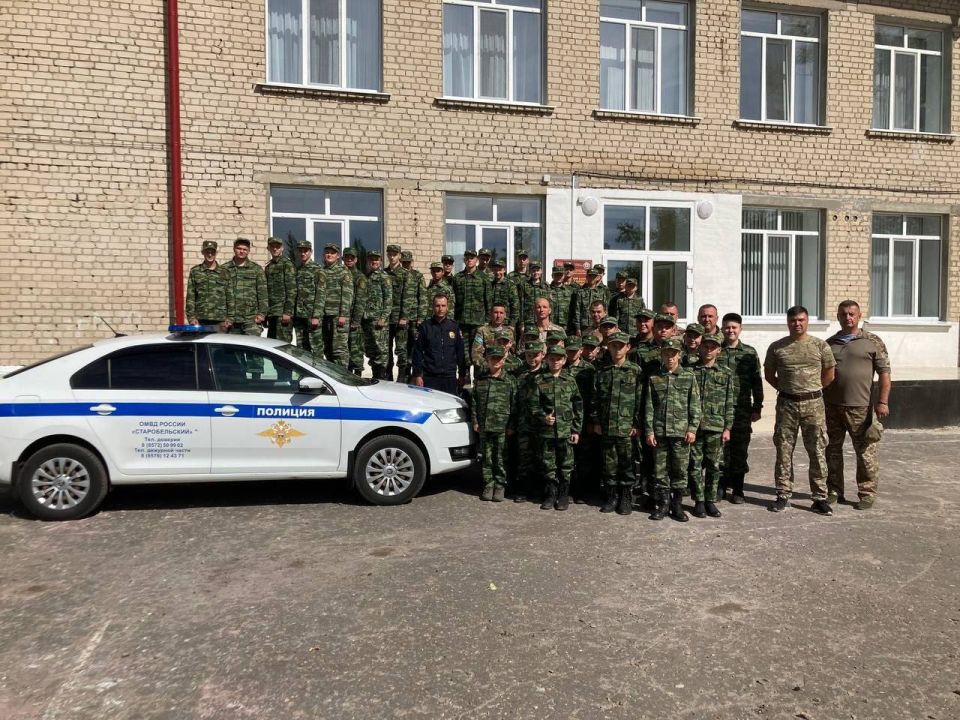 Сотрудники Госавтоинспекции провели беседу с юными кадетами