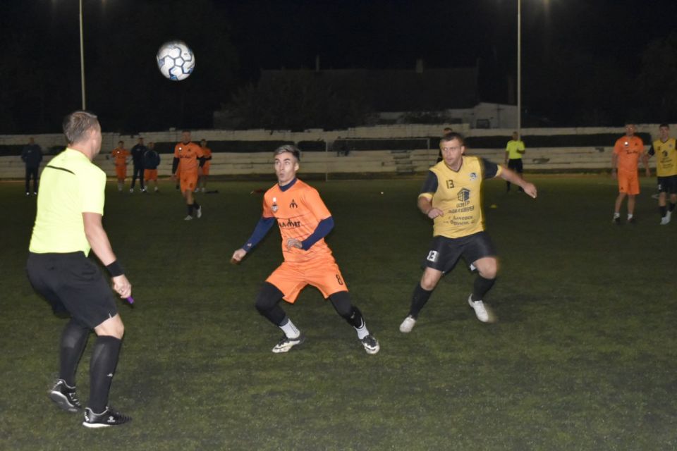 На стадионе «Шахтер» прошел финал Кубка Главы Перевальского МО по футболу