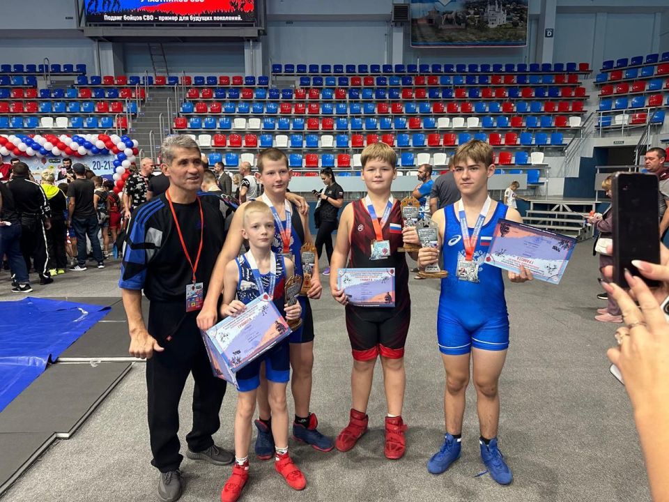 Юные борцы Брянки приняли участие в турнире по греко-римской борьбе