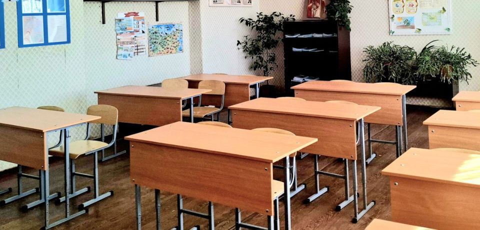 Партийный проект "Новая школа": пять школ Краснолучского округа обеспечены современной мебелью и техникой