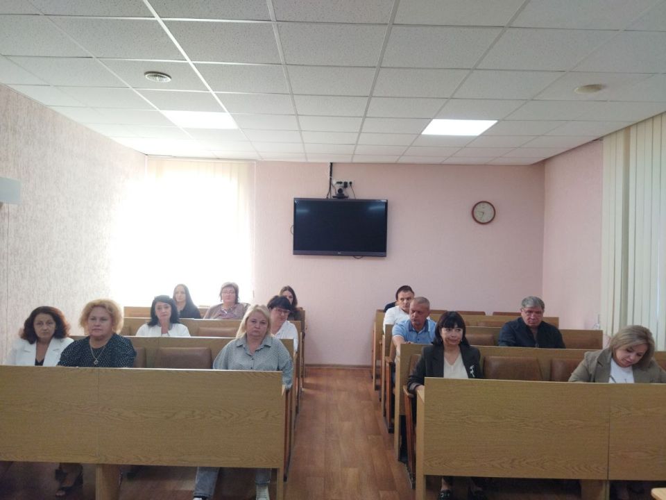 Сегодня Глава городского округа город Ровеньки Андрей Рубанцов провел плановое рабочее совещание с руководителями управлений администрации и структурных подразделений