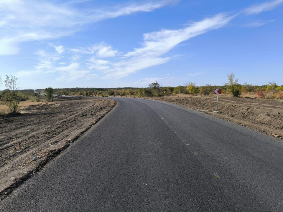 В ЛНР на участке трассы Лутугино – Краснодон завершается асфальтирование