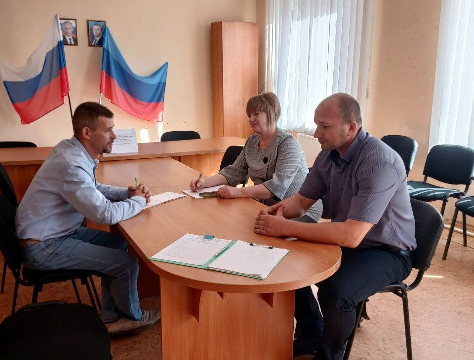 Заместитель Главы Администрации провел встречу с жителями села Роскошное