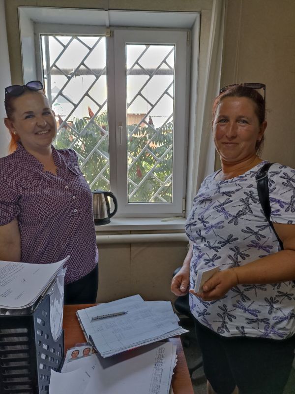 Специалистами Филиала № 12 ГКУ ЛНР "РЦСЗН" по Кременскому муниципальному округу продолжается выдача удостоверений, подтверждающих статус многодетной семьи в Российской Федерации!