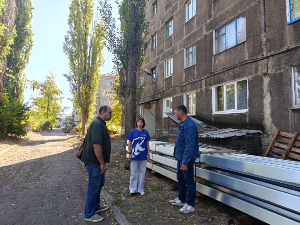 В текущем году в пгт.Донецкий реализуется ремонт двух кровель многоквартирных домов силами шефа-региона Иркутской области