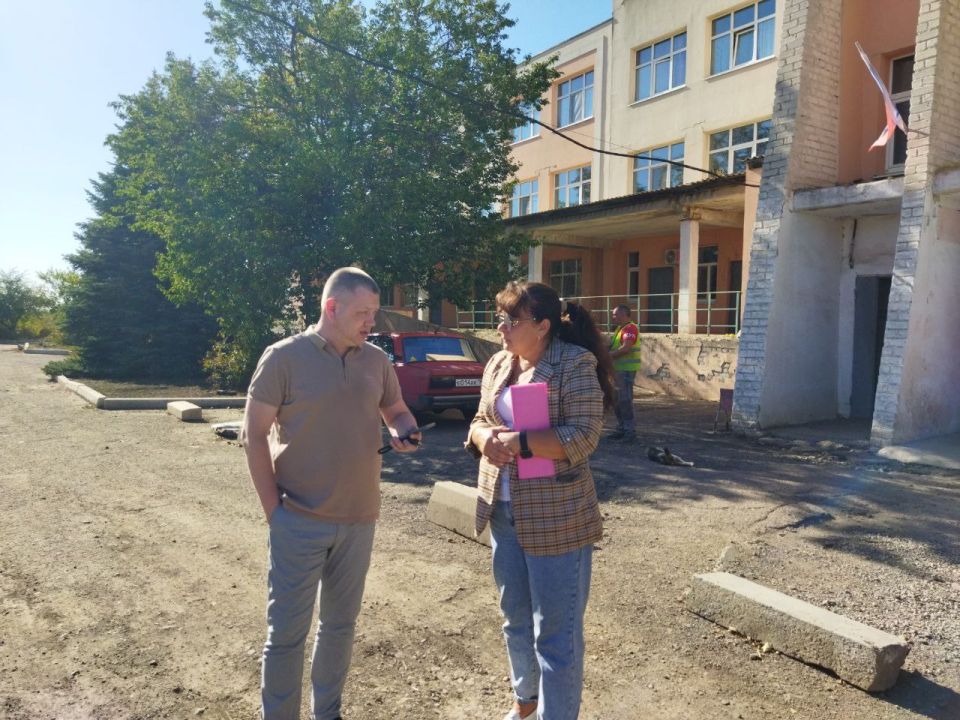 Андрей Рубанцов: Сегодня дал поручение своему заместителю Дмитрию Игошину совместно с депутатами Совета городского округа города Ровеньки Валерием Дьячковым и Романом Казаковым провести инспектирование хода ремонтных работ...