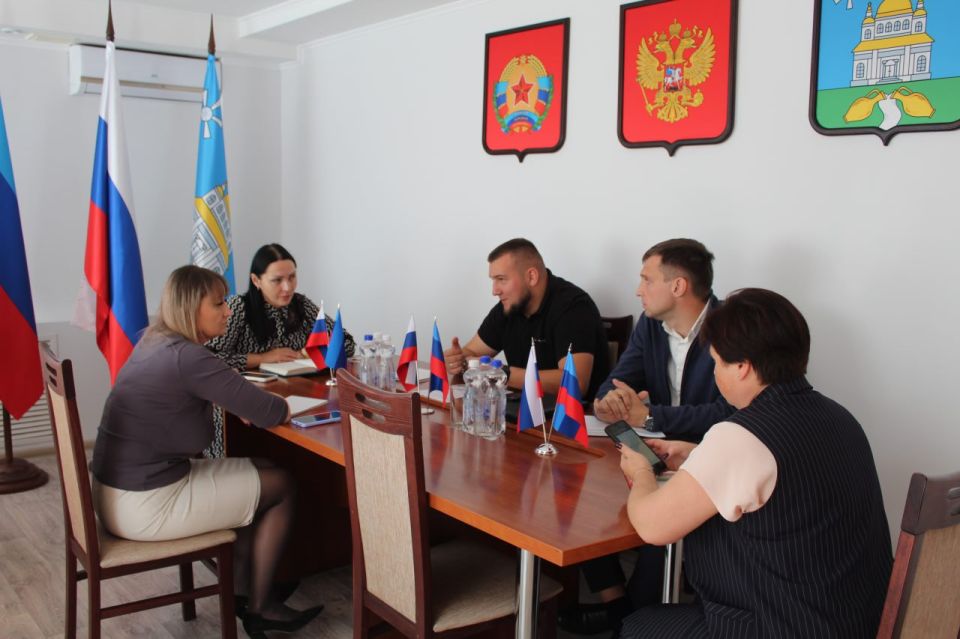 В Новопсковском муниципальном округе прошла встреча с Министром молодежной политики ЛНР Михаилом Голубовичем
