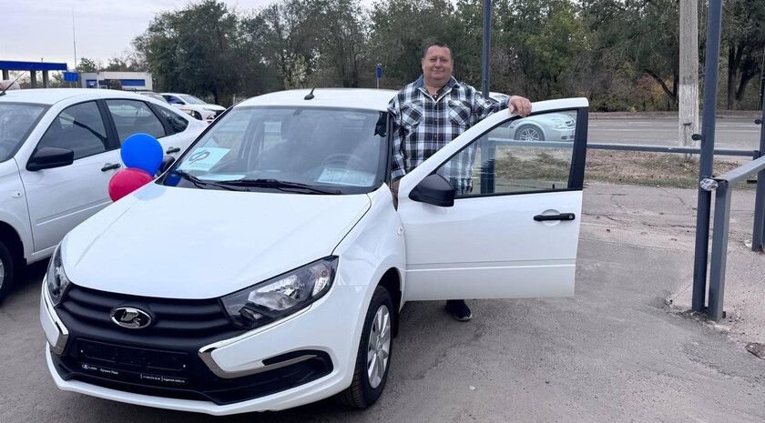 Отделение Соцфонда РФ по ЛНР передало шесть автомобилей пострадавшим на производстве