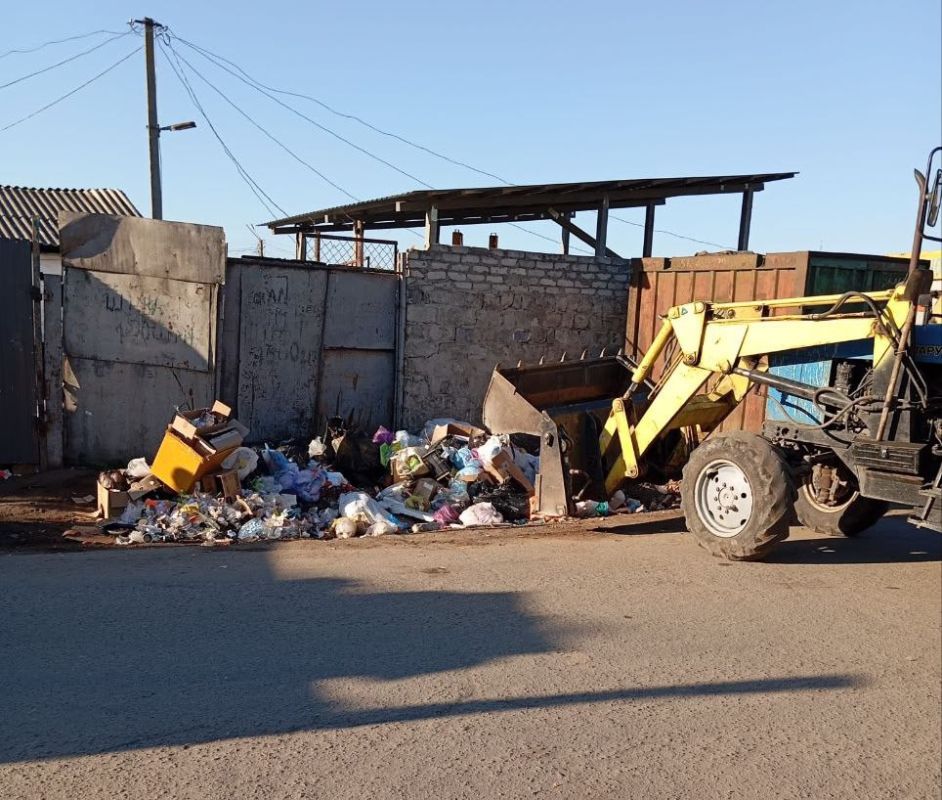 В рамках системной работы по благоустройству территории города Старобельск специалистами МБУ Центр «Благоустройство» за прошедшую неделю вывезено 1093,5 м твёрдых коммунальных отходов (ТКО)