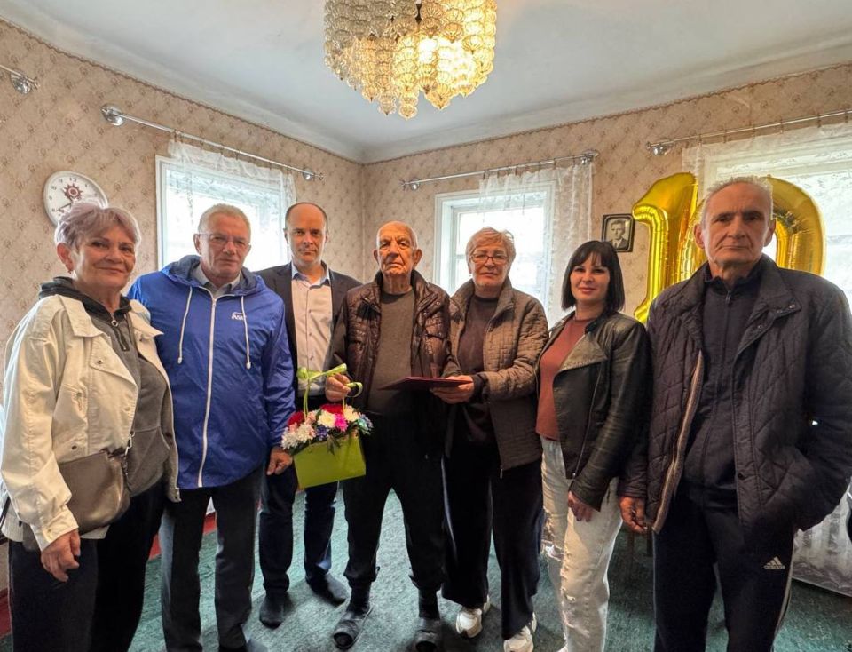 100-� ���� �������� � � ����������