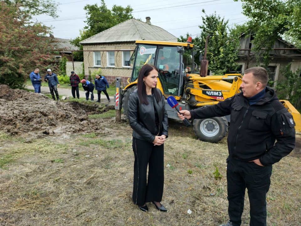 Евгений Бондарь: Специалистами Лутугинского участка Южного управления Луганскводы устранена утечка в поселке Георгиевка