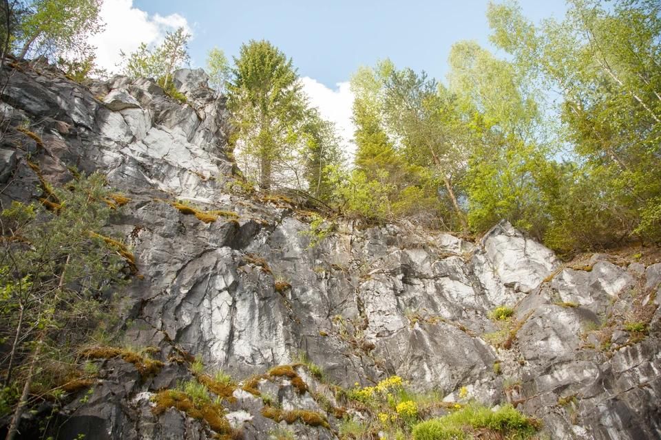 В ЛНР создадут зону отдыха у «Острой Могилы» и пляж со скалодромом в Миусинске