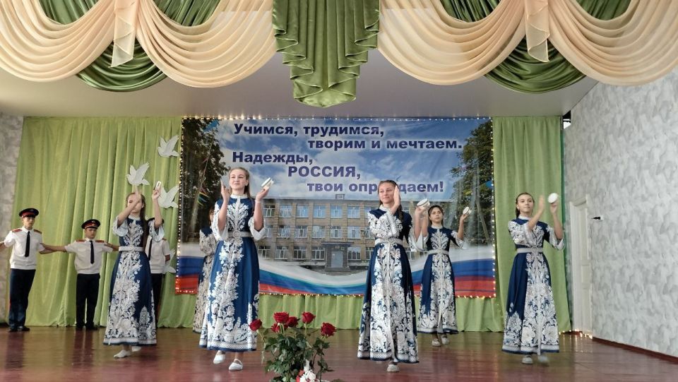 Сегодня Ясеновская школа № 2 им. Д.В. Лазутина отмечает свой 60-летний юбилей