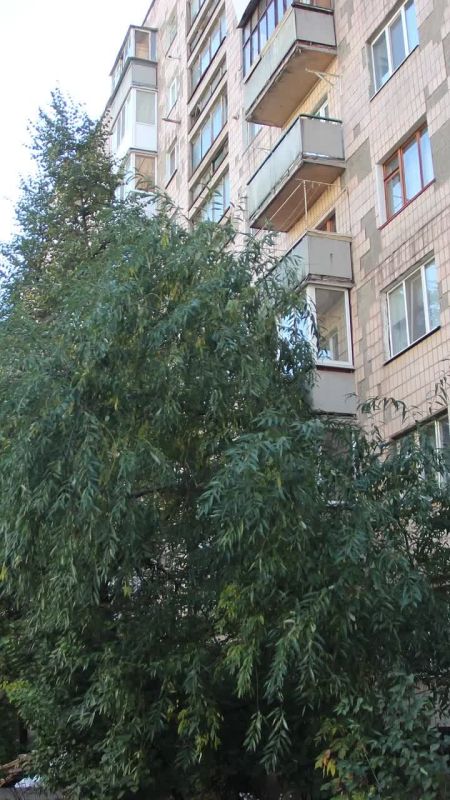 По народной программе Единой России в многоквартирных домах меняют лифты