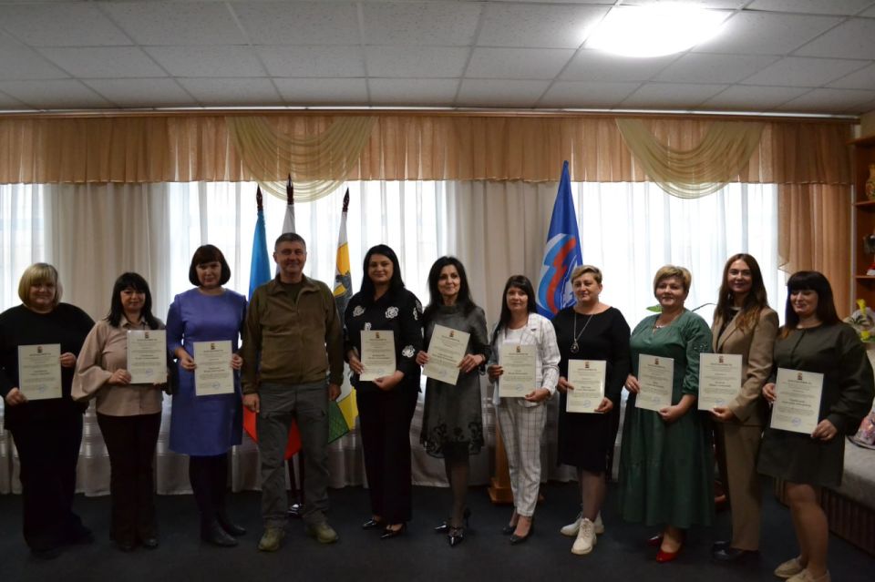 Владимир Чернев: В честь Дня воспитателя и всех дошкольных работников наградил представителей этой важной сферы за их неоценимый труд и профессионализм