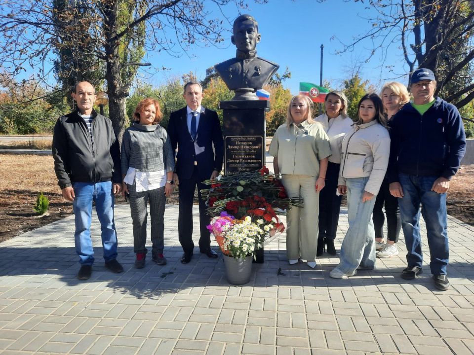 Андрей Губарев: В Золотом состоялось открытие бюста Героя Российской Федерации Дамира Исламова