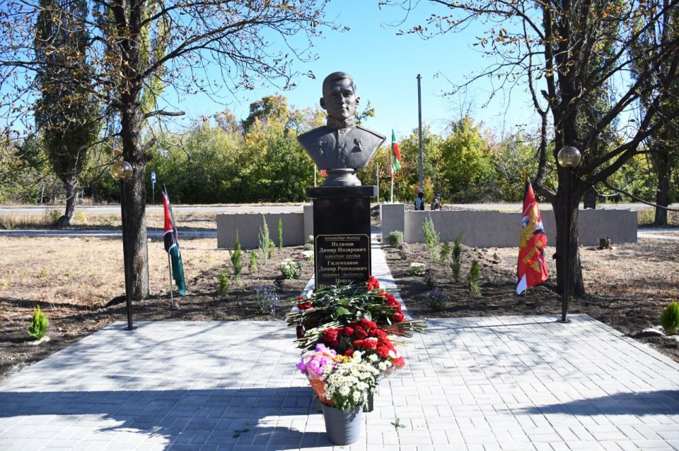 Бюст Героя Российской Федерации – старшего лейтенанта Дамира Исламова – открыли в городе Золотое