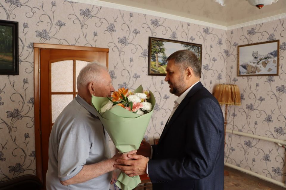 Евгений Бондарь: С особым чувством гордости и глубокого уважения хочу поделиться с вами радостными событиями, произошедшими в рамках празднования Дня города Лутугино