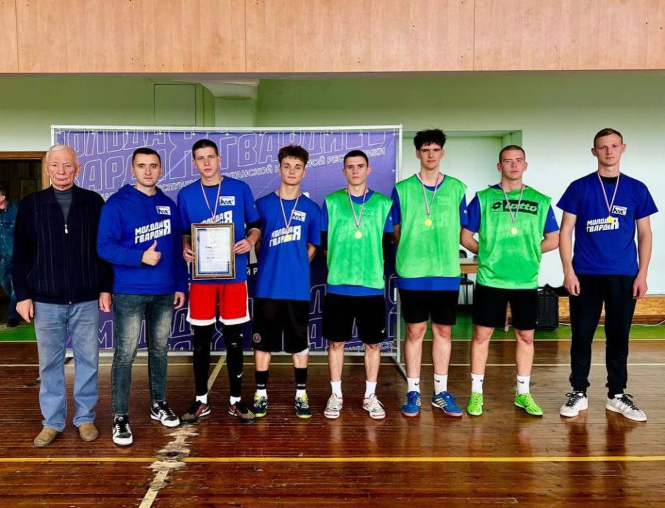 Турнир по мини-футболу.. Ко Дню воссоединения ЛНР, ДНР, Херсонской и Запорожской областей с Россией команда Молодой Гвардии Единой России в рамках Года защитника Отечества организовала турнир по мини-футболу