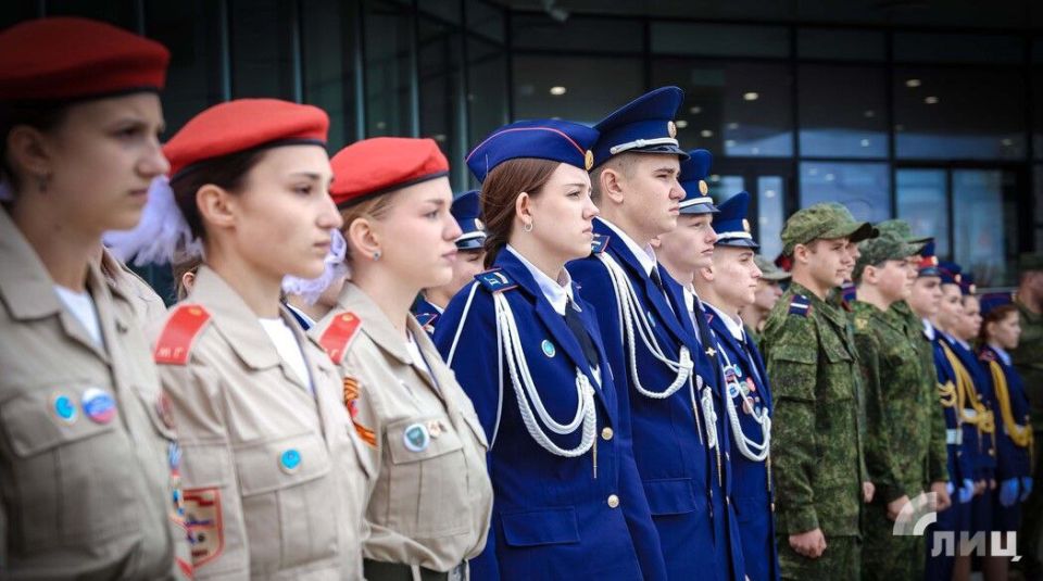 Обучающиеся Брянковской гимназии стали участниками Международного форума «3 года вместе: закон, порядок, справедливость" в Луганске