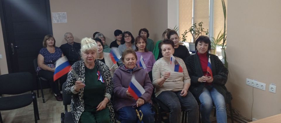 «А я в Россию давно хотел» - под таким лозунгом 29 сентября в Брянковском комплексном центре социального обслуживания населения прошло мероприятие, посвященное Дню воссоединения ЛНР, ДНР, Запорожской и Херсонской областей с...