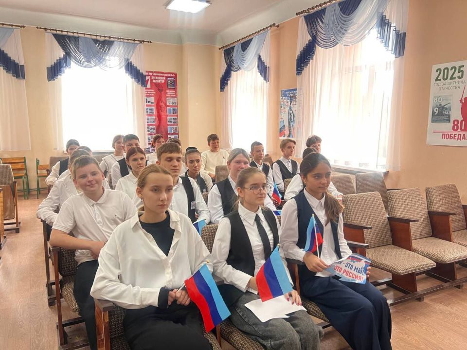 В преддверии Дня воссоединения Донецкой и Луганской Народных Республик, а также Запорожской и Херсонской областей с Россией в Брянковской специализированной школе №1 прошёл исторический час «Одна страна – одно будущее» под...