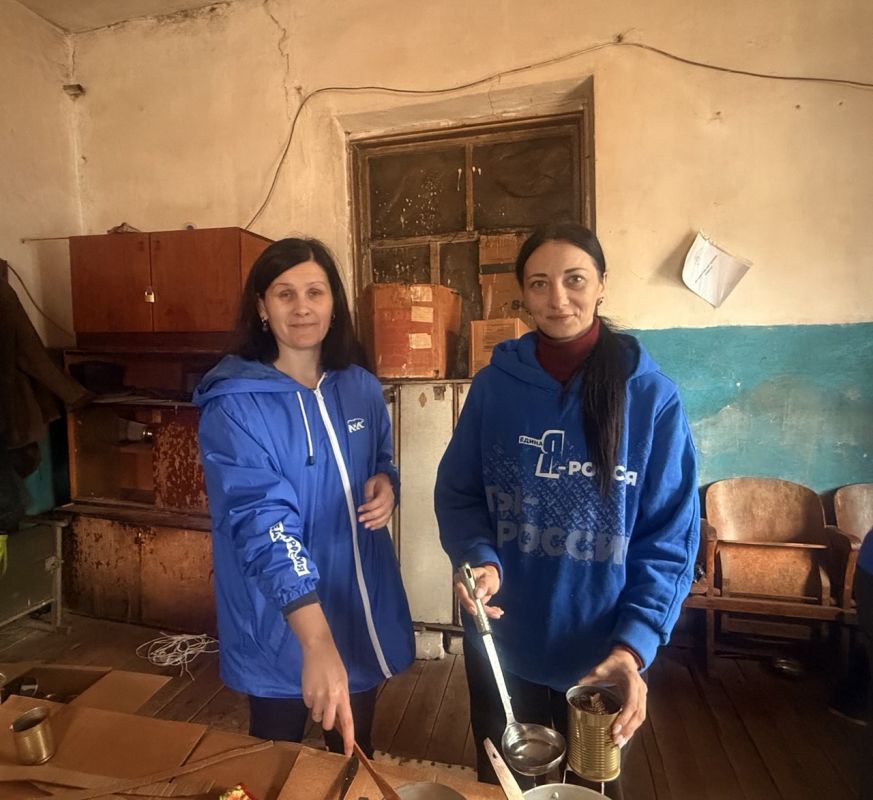 В Кировске прошел мастер – класс по изготовлению окопных свечей для участников СВО