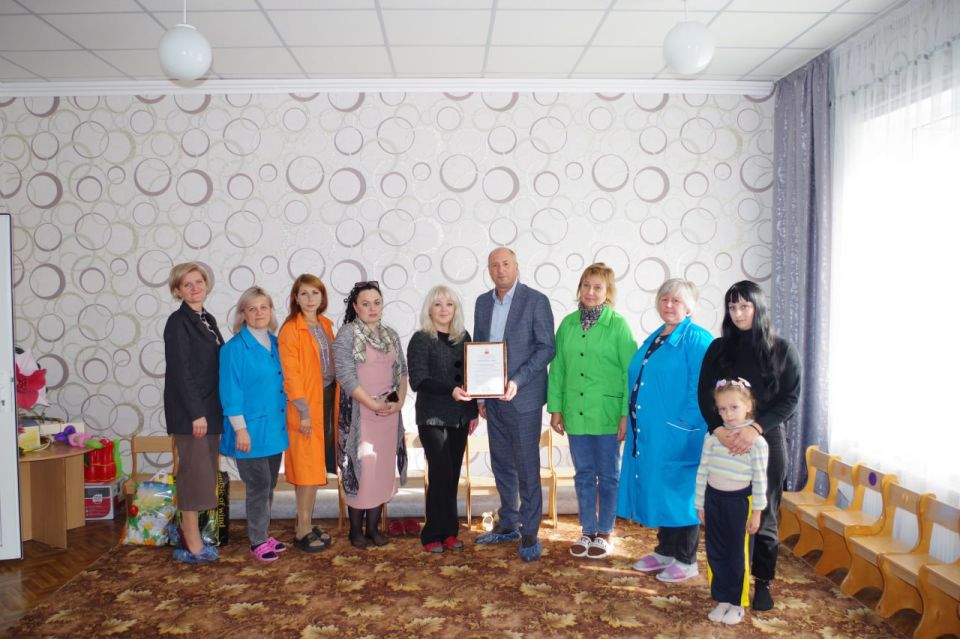 Сергей Крамаренко: Поздравил воспитателей детских садов города Зимогорье «Ивушка» и «Сказка» с профессиональным праздником с Днём дошкольного работника, отметив их важный вклад в развитие подрастающего поколения и укрепление...