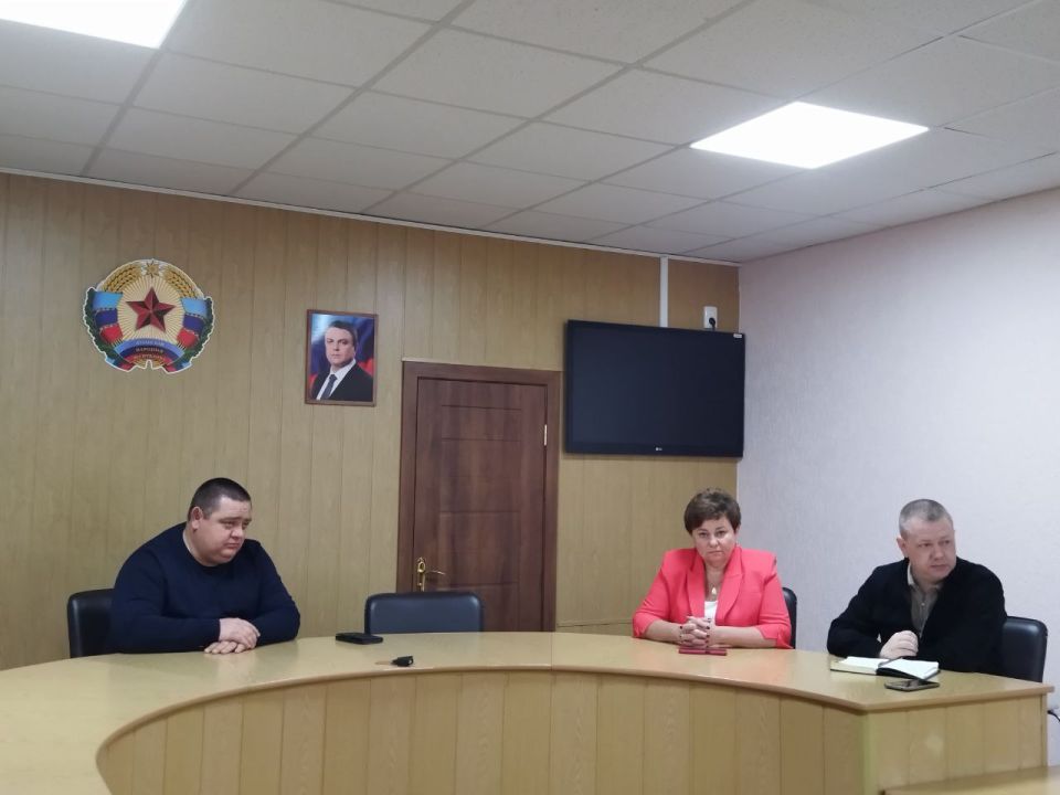 Сегодня Глава городского округа город Ровеньки Андрей Рубанцов провел плановое рабочее совещание с руководителями управлений администрации и структурных подразделений