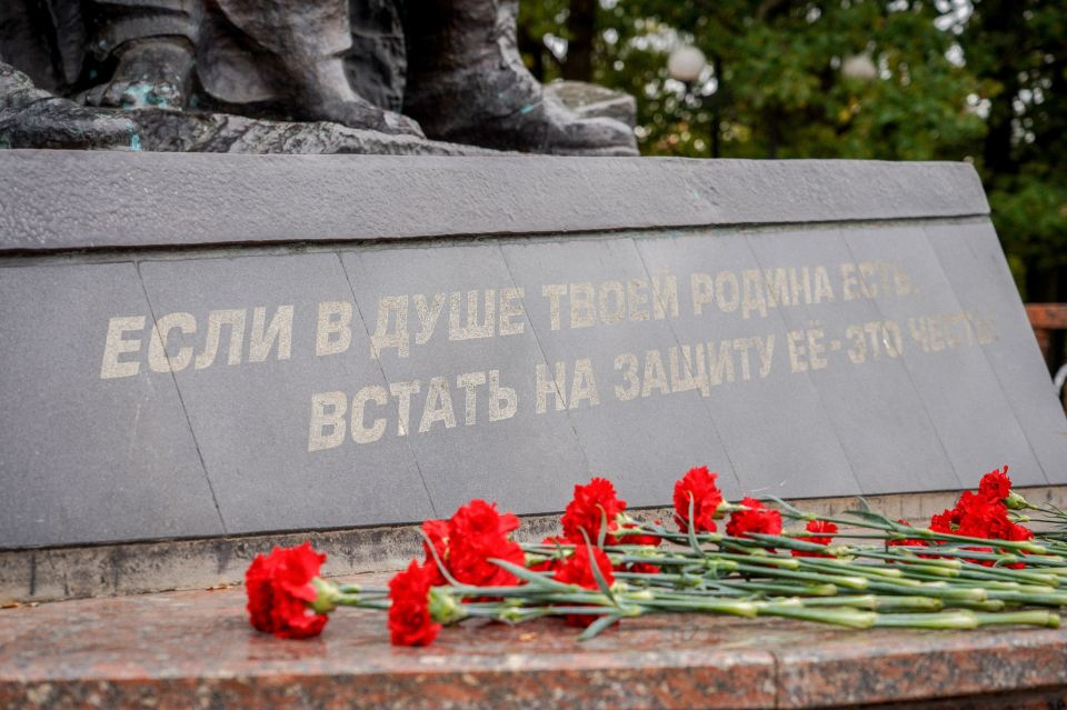 В память о тех, кто ценой своих жизней воссоединил нас с Родиной