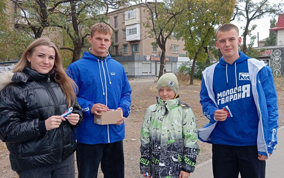 Молодогвардейцы поздравили земляков с историческим днём!