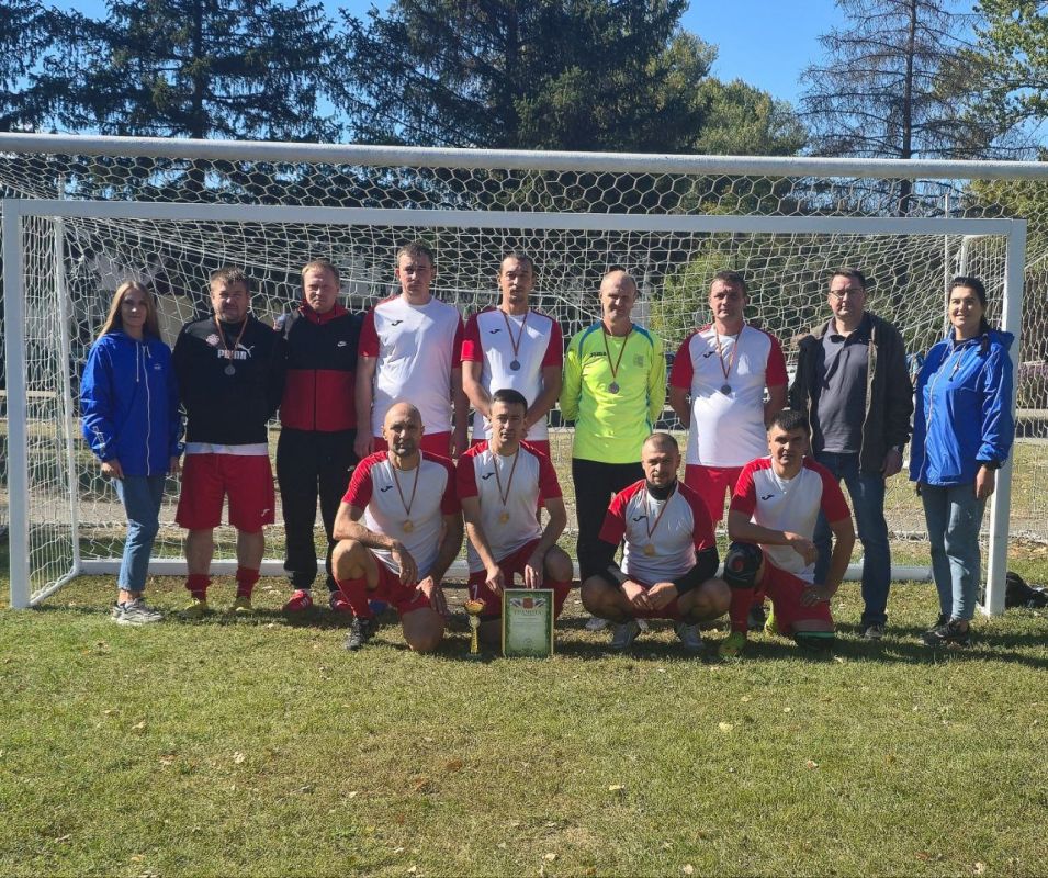 Активисты Партии «Единая Россия» приняли участие в организации дружеского футбольного матча ко Дню воссоединения ДНР, ЛНР, Запорожской и Херсонской областей с Российской Федерацией