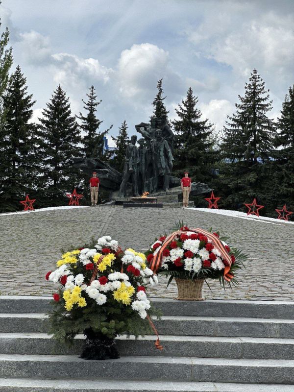 Андрей Рубанцов: Уважаемые ровенчане!. Сегодня мы вспоминаем ещё одну важную дату для нашего региона и города - 83 года назад в оккупированном Краснодоне была создана антифашистская подпольная организация "Молодая Гвардия"