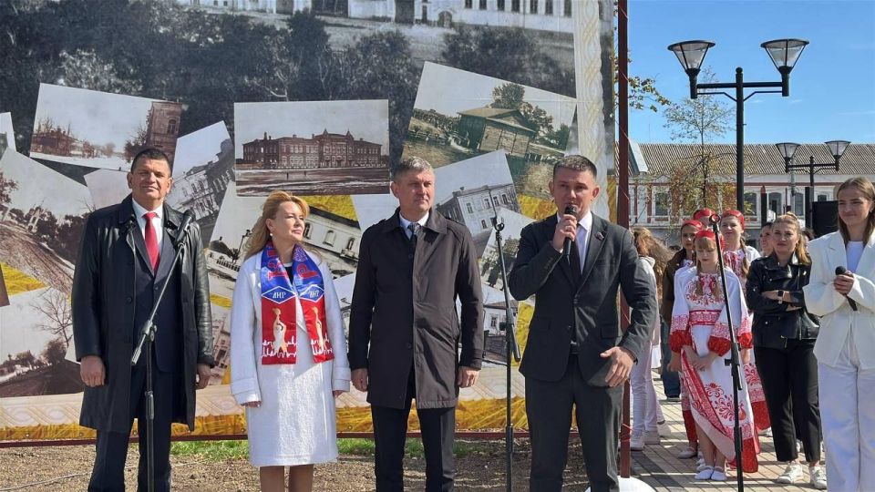 Обновленный парк культуры и отдыха открылся в Старобельске, сообщил глава муниципалитета Владимир Чернев