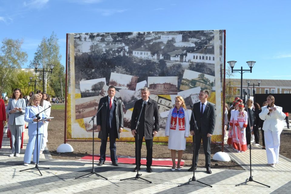 Владимир Чернев: Сегодня, в знаменательный день — День воссоединения ДНР, ЛНР, Запорожской и Херсонской областей с Российской Федерацией, — мы торжественно открыли обновлённый парк культуры и отдыха Старобельского...