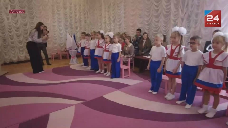 В Алчевском детском саду «Жемчужина» воспитанников старшей группы посвятили в орлята-дошколята