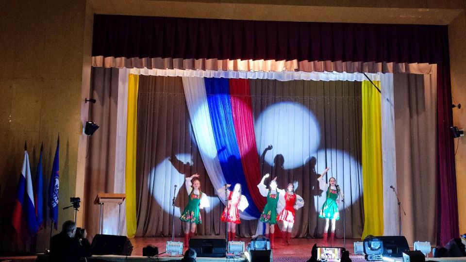 В Молодогвардейске прошла концертная программа «Важный день для каждого из нас!», приуроченная ко Дню воссоединения с Россией
