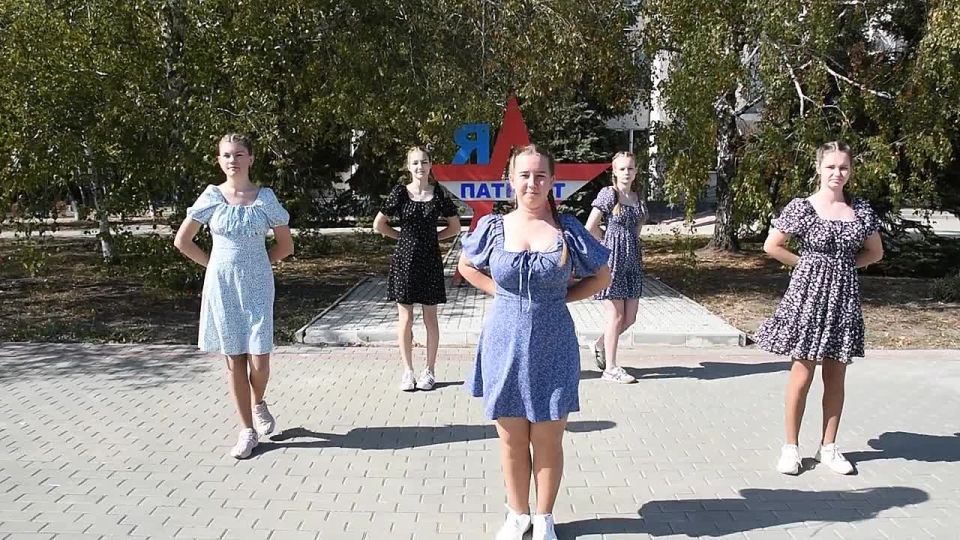 Молодежь Кировска поздравляет всех жителей ЛНР, ДНР, Херсонской и Запорожской областей с третьей годовщиной воссоединения с Российской Федерацией!